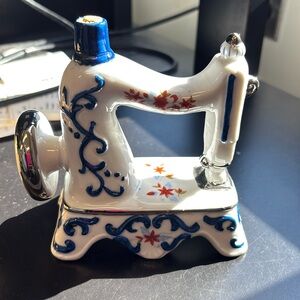 Famous Firsts porcelain sewing machine decanter Italy 1979 vintage